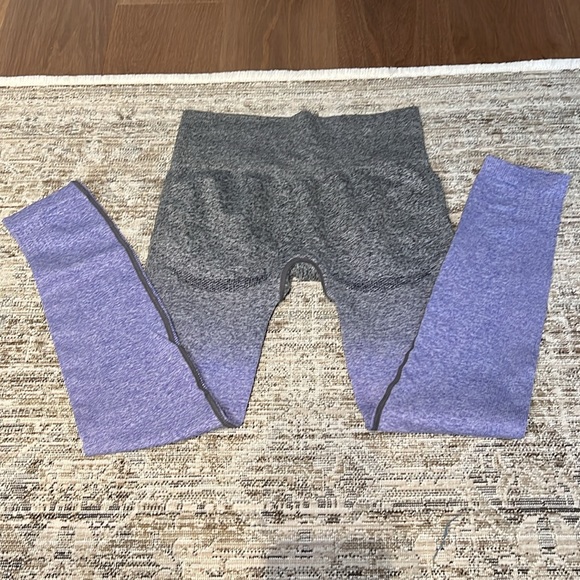 gymshark CONTOUR SEAMLESS LEGGINGS size small - Picture 2 of 2